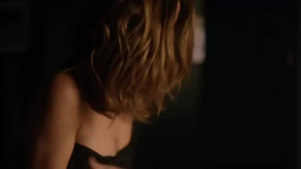 Ashley Greene in Rogue : video clip