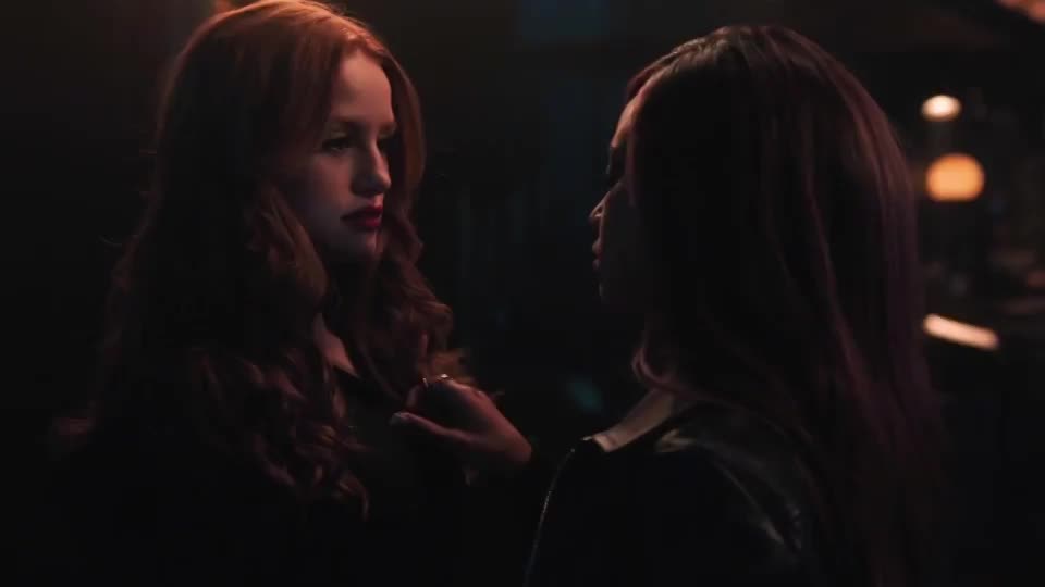 Madelaine Petsch and Vanessa Morgan in Riverdale : video clip