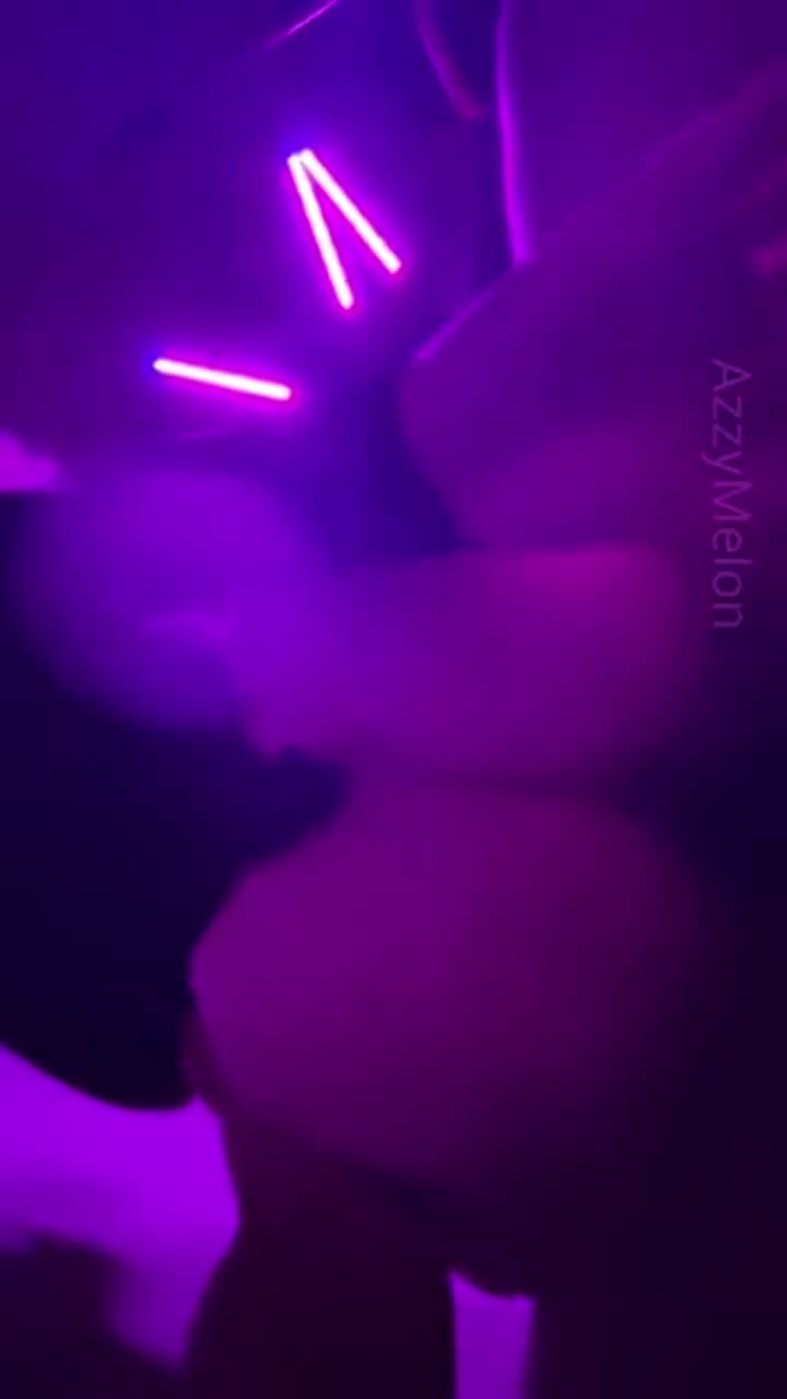 Loved Riding His D Under Neon Lights : video clip