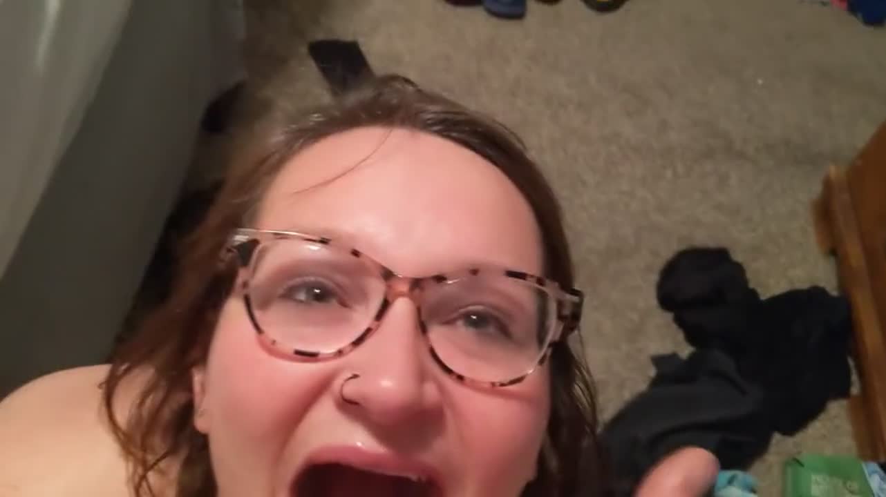 Cum Gargling Whore Wife : video clip