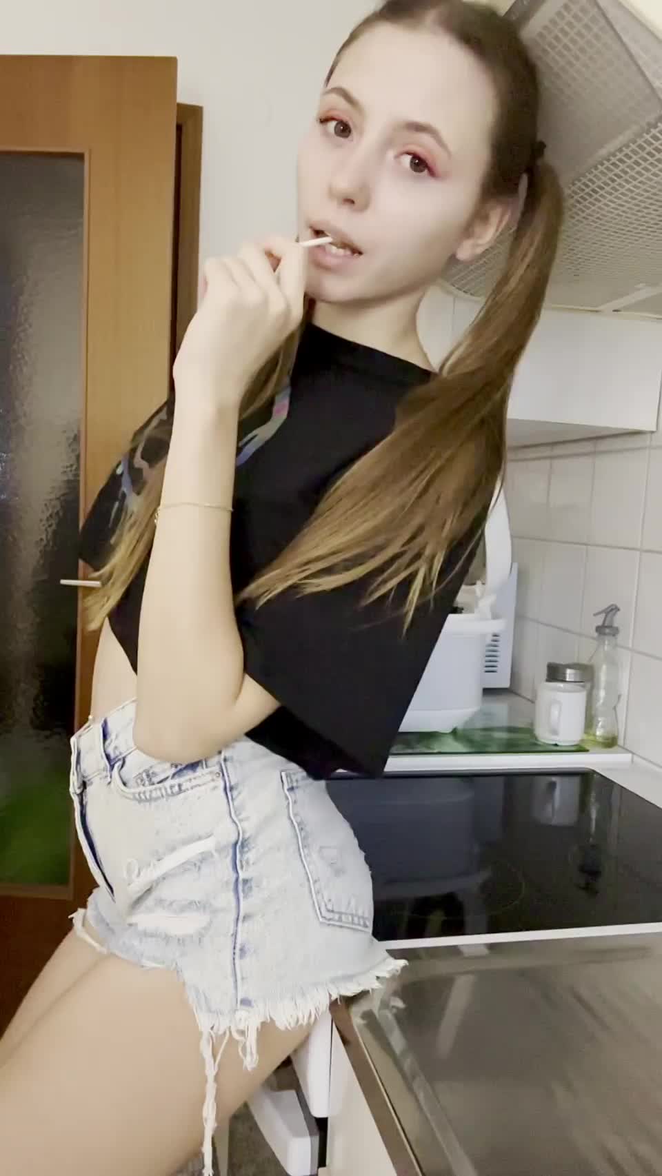 Could you cum to this petite body? : video clip