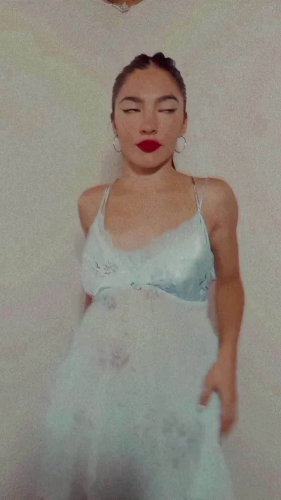 GIF evidence that I can be a good girl : video clip