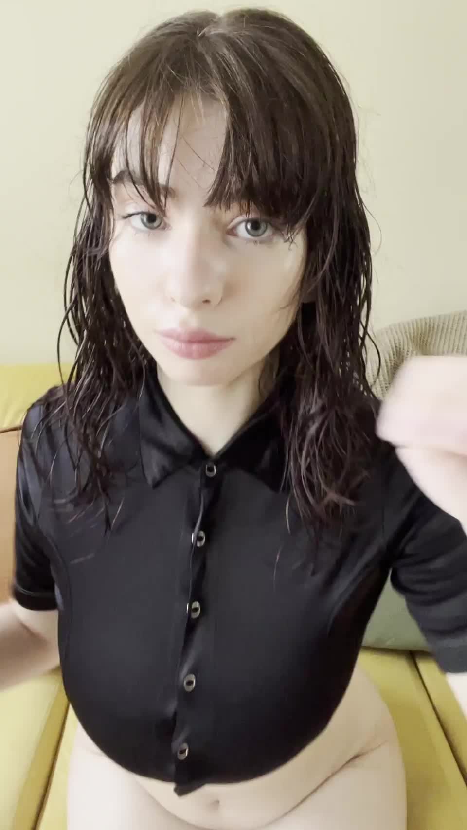 My boobs are a good indicator that I'm a good candidate to bear your offspring : video clip