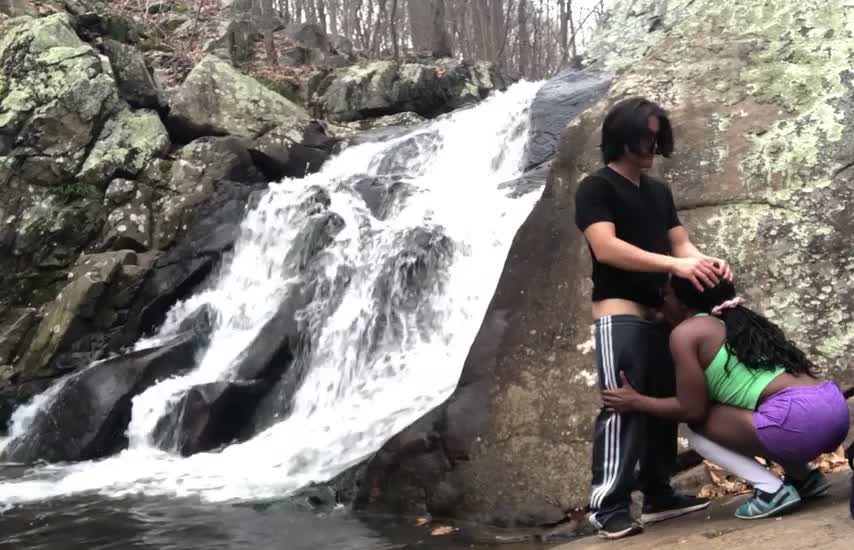 She gets me flowing like a waterfall : video clip