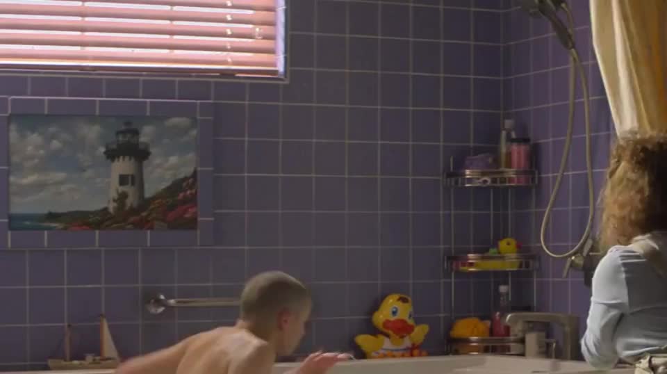 Joey King - Nude in Slo-Mo : video clip