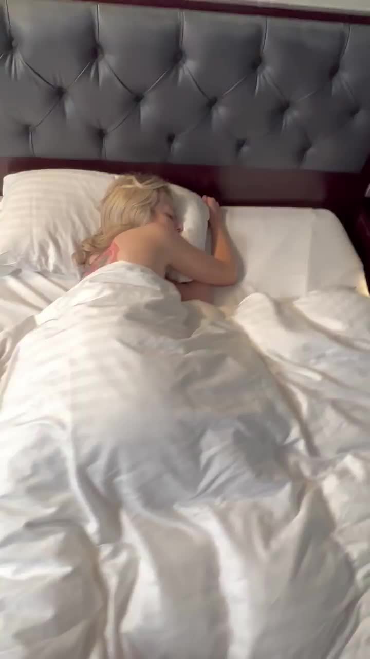 This is the best way to wake up from a nap : video clip