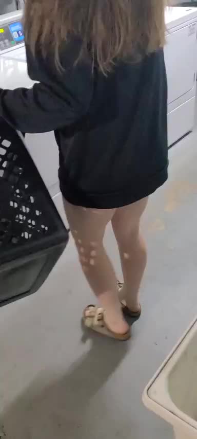 A good girl doesn't wear undies when doing laundry : video clip