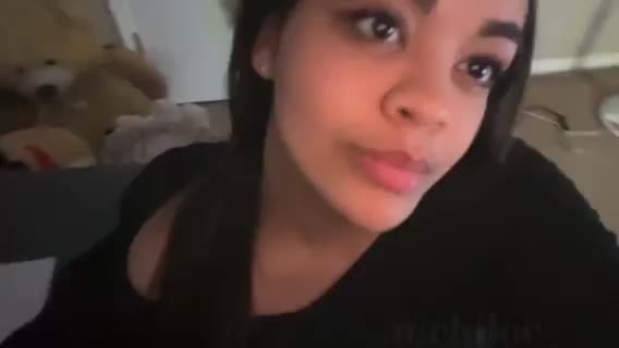 Does daddy like a girl that can lick her own nipples? : video clip