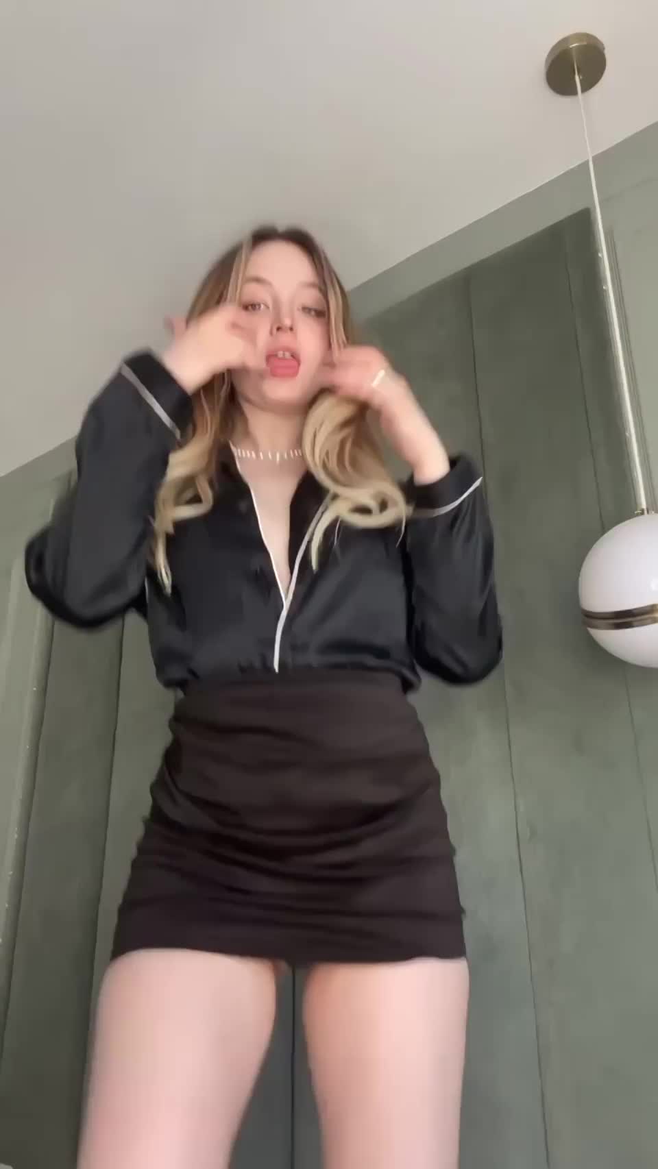 finally the parents left. I invite you to visit : video clip