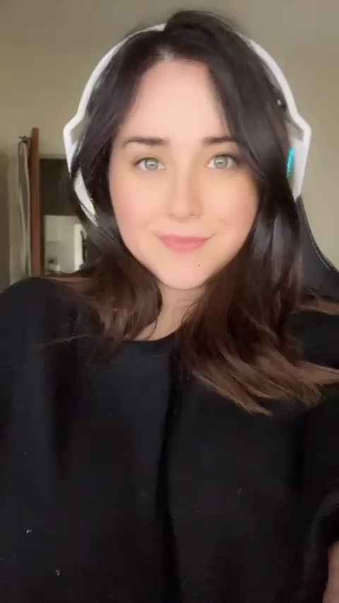 A little sleepy today but my boobs are wide awake and ready to be fucked : video clip