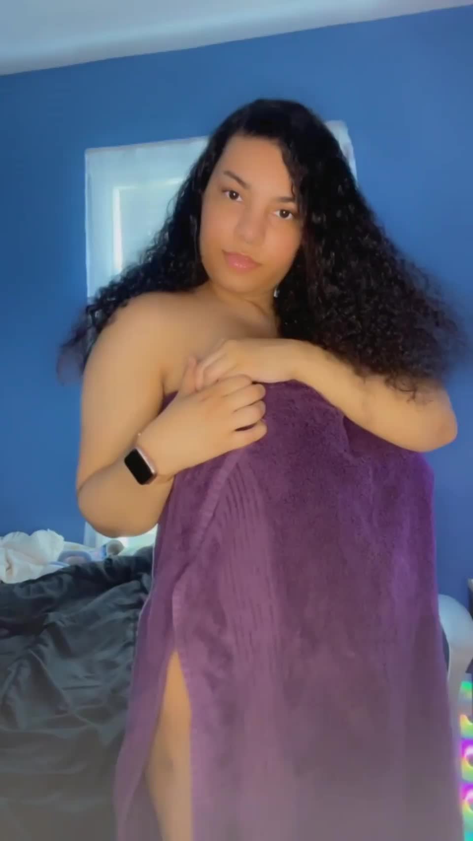 Quick little wiggle before shower : video clip