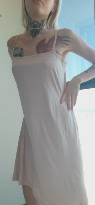 This dress hides all the beauty of my figure, I must take it off as soon as possible : video clip