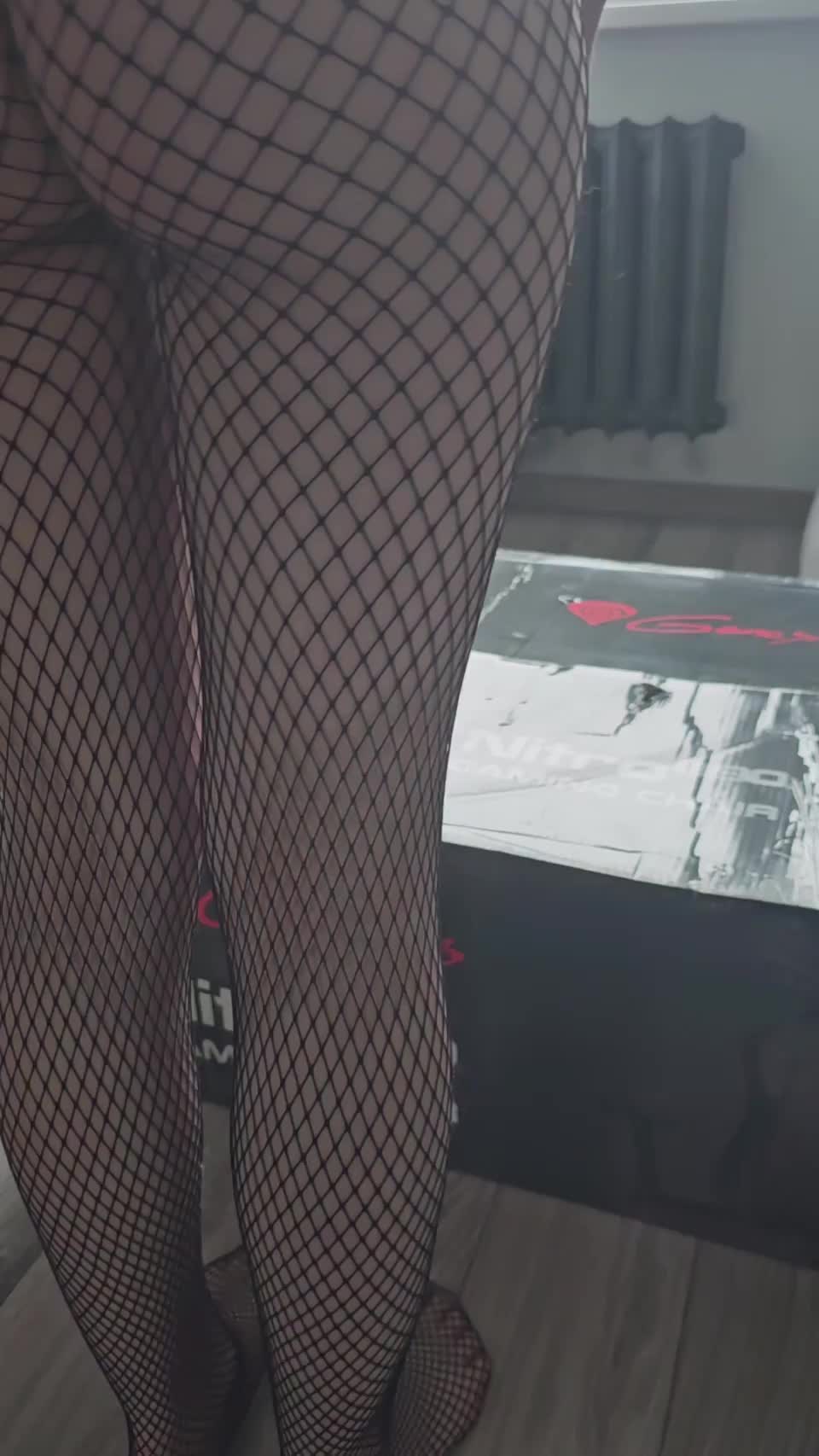 All I need is beautiful weather, a swimming pool and you... : video clip