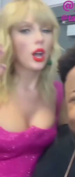Taylor Swift's tits just keep getting bigger : video clip