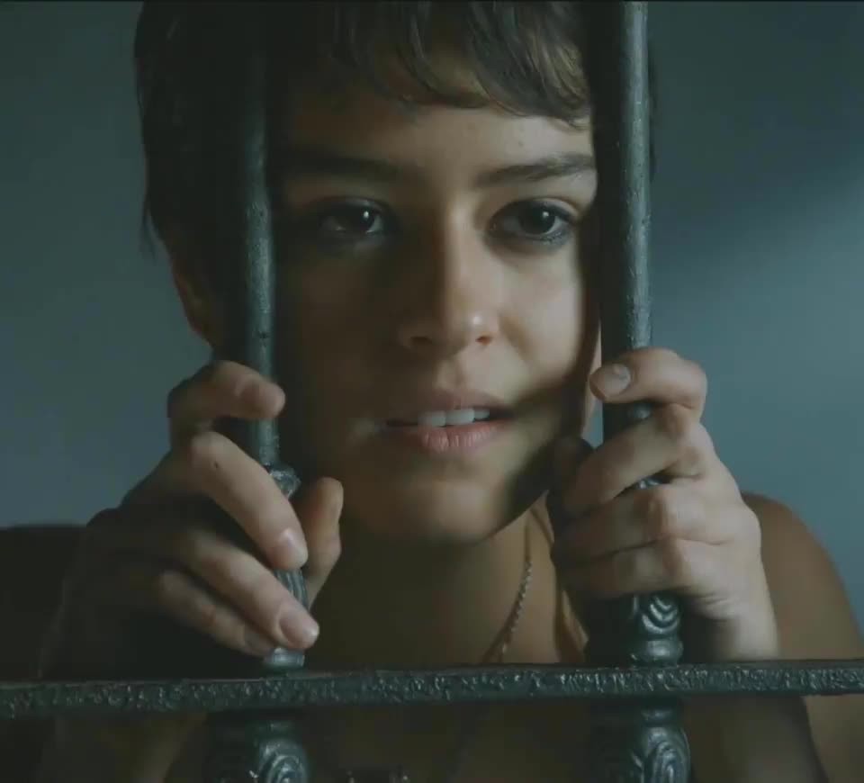 Rosabell Laurenti Sellers - Revealing Sexy Boobs in 'Game of Thrones' S5E7 : video clip