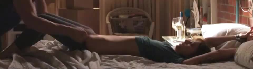 Dakota Johnson must have had balls of steel doing this scene blindfolded : video clip