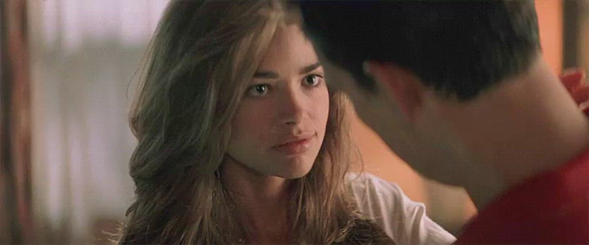 Denise Richards and Neve Campbell in Wild Things. 1998 : video clip