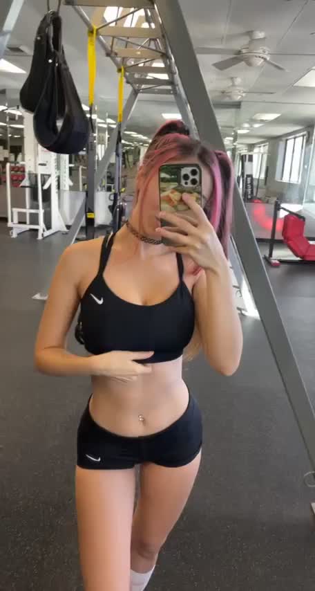 Who ordered a busty gym slut?😈😈 : video clip