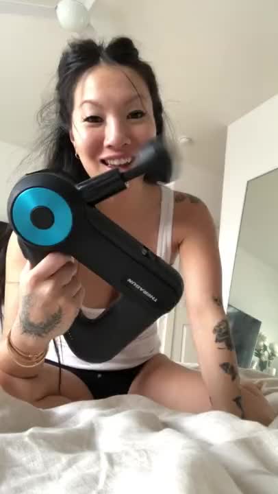 Asa's Massager Pounds Her Pussy Numb While Masturbating : video clip