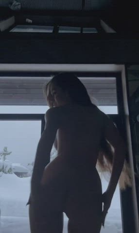 The Girl In The Window : video clip