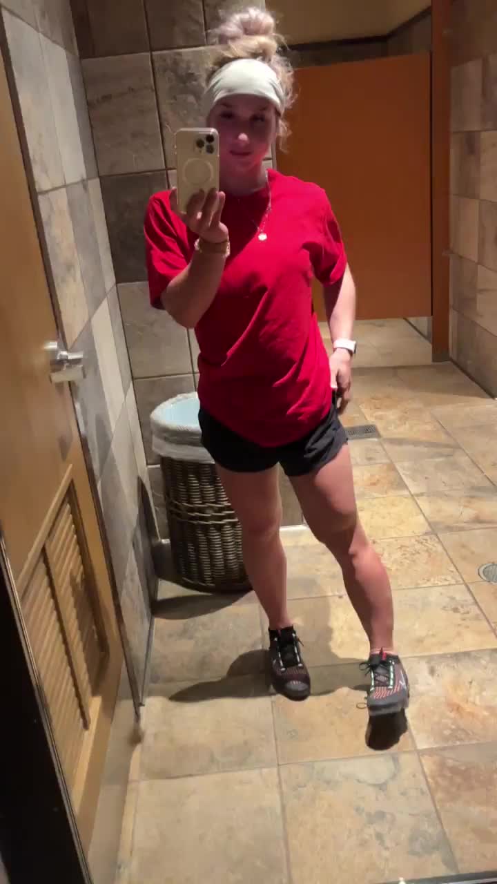 what actually goes on in the restroom [GIF] : video clip