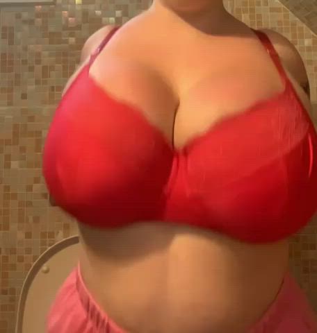 Natural big tits curvy body OC : video clip