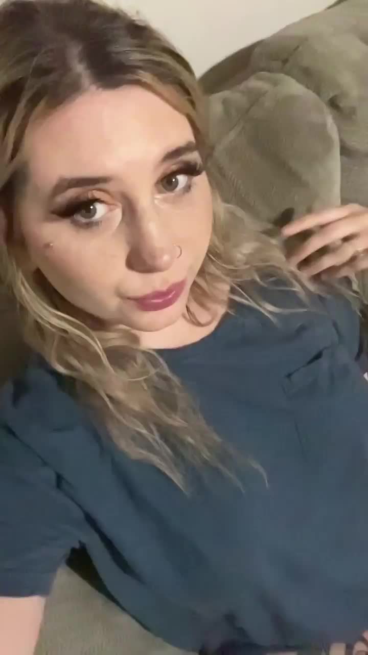 Showing off this mombod to strangers gets me so fucking horny 💦 : video clip