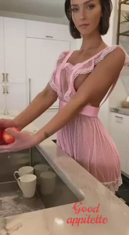 Who is this kitchen princess? : video clip