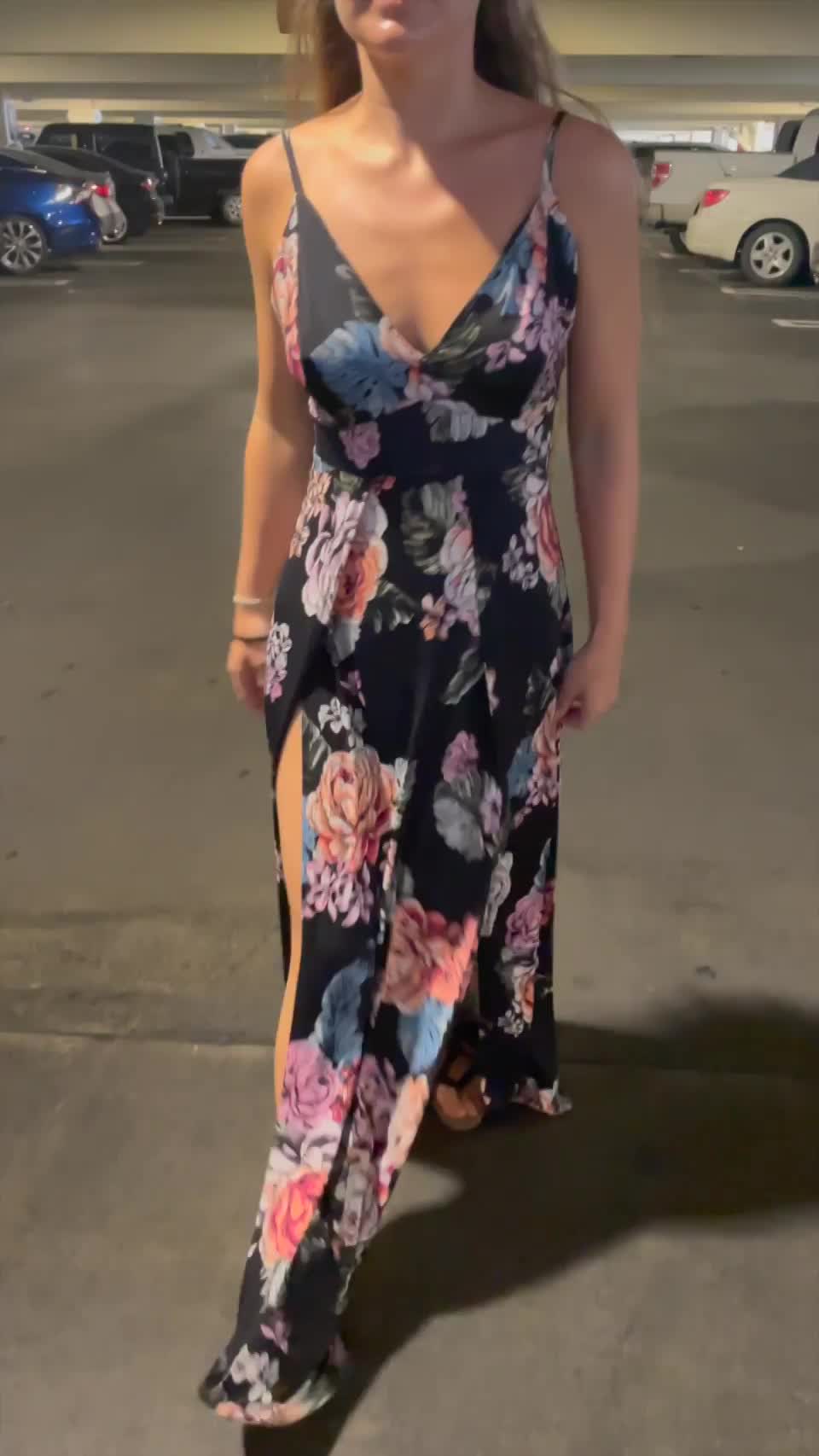 Pulling up my dress on my way back to my car 🙈 [gif] : video clip