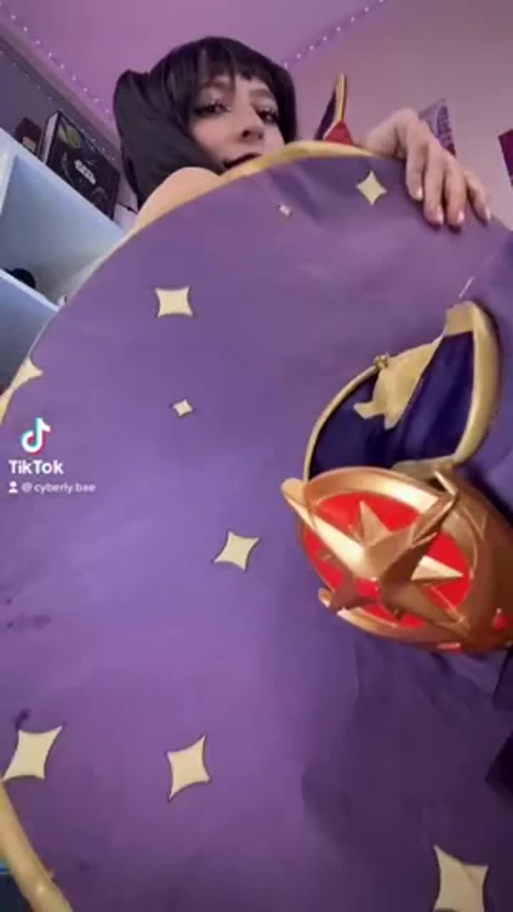Rewarding pussy : video clip