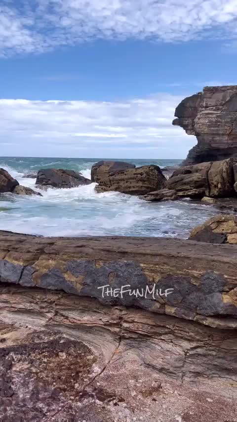 I like to entertain the surfers! [GIF] : video clip