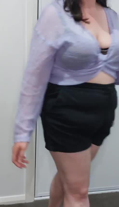 Maybe this curvy girl can do something to you too : video clip