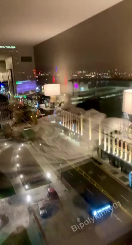 [FFM] When the skyline is pretty, but the view inside the room is 🔥. : video clip