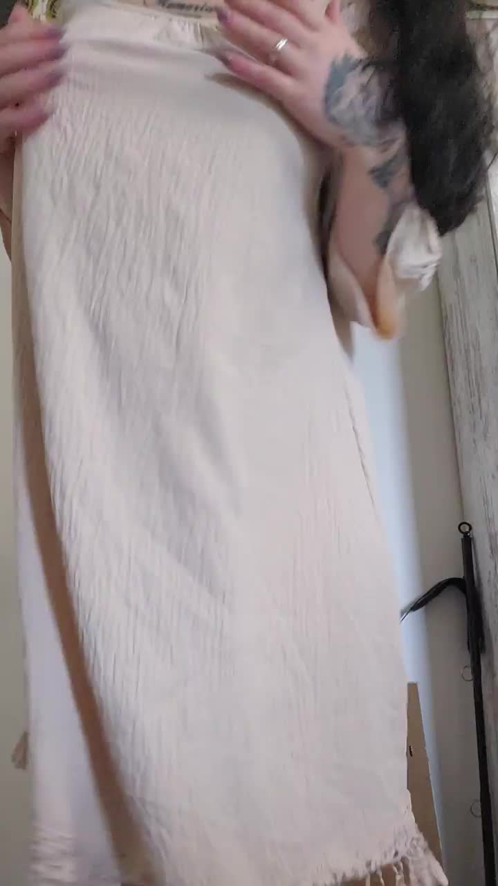 25, mid ass & strange tattoos… please dont be mean :( : video clip