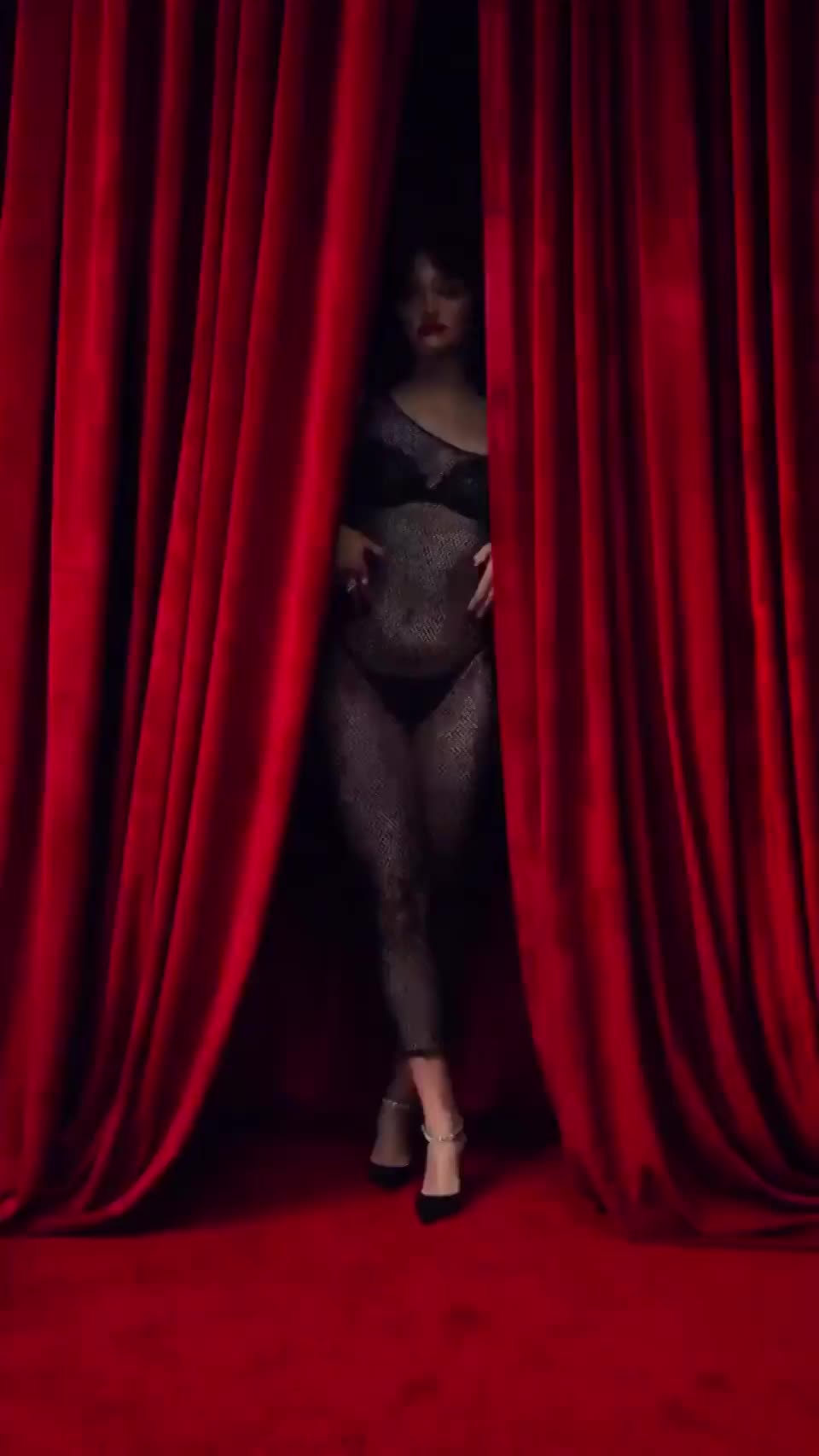 Olivia Cooke Savage x Fenty photoshoot(but in order) : video clip