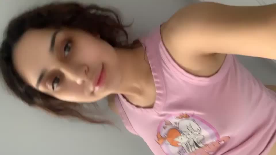 Do I make u horny : video clip