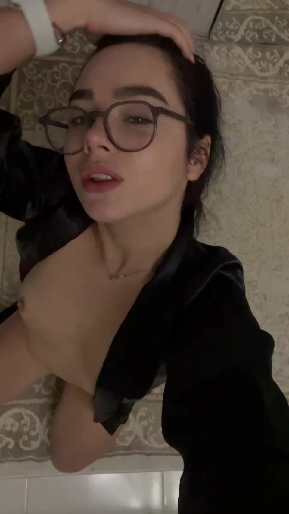 You are tired and need to rest your head : video clip