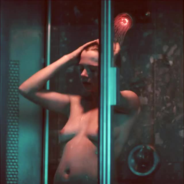 Michelle Williams in the Shower : video clip