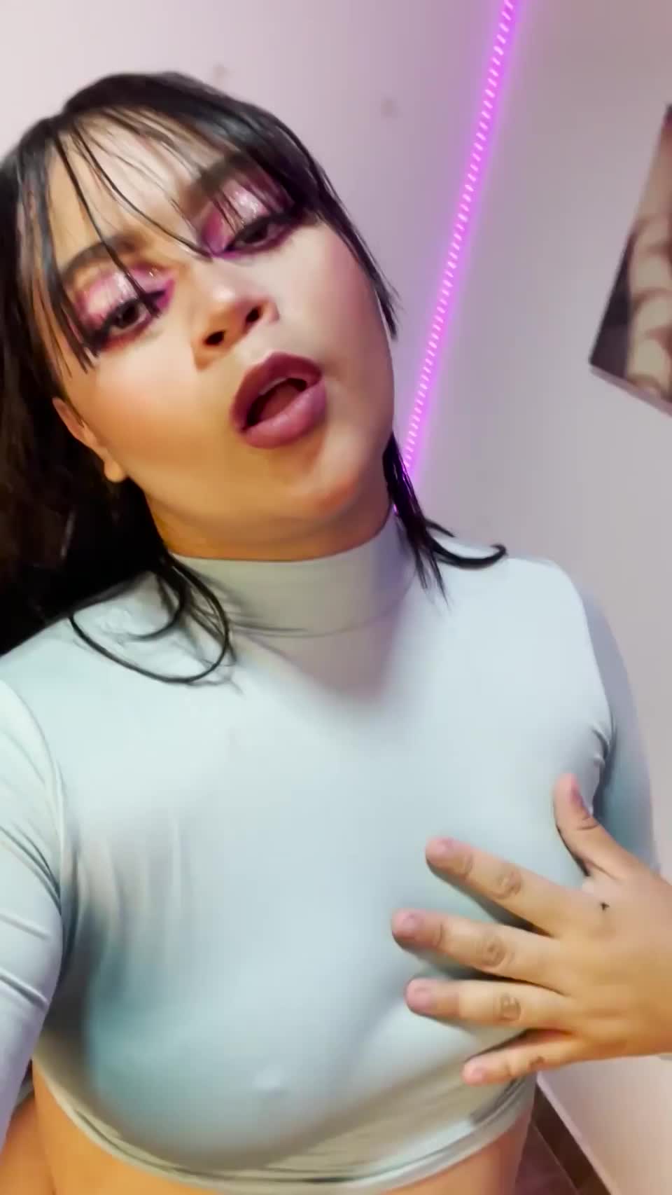 Are you cumming inside or glazing my latina ass? : video clip