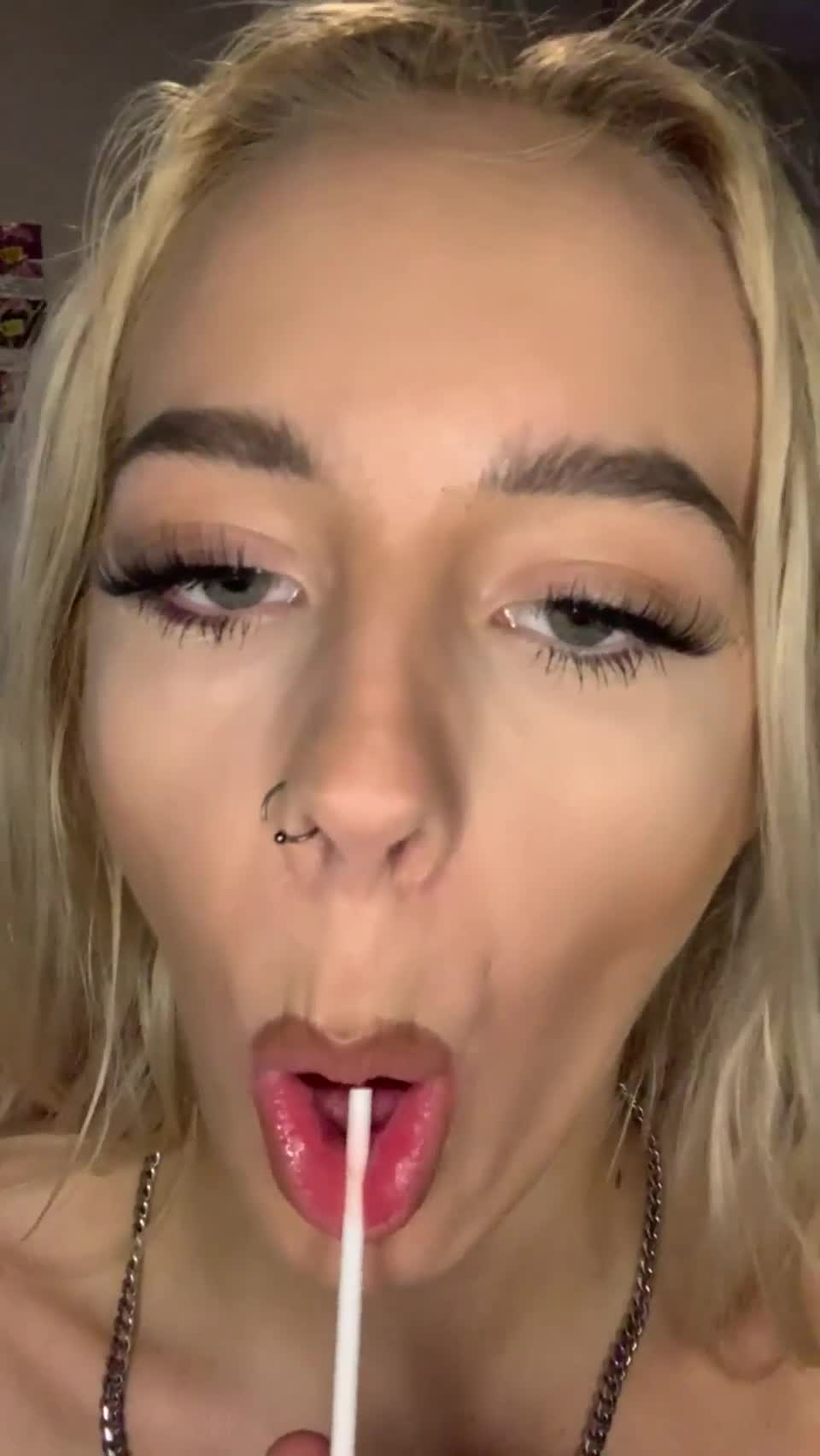 I want something bigger in my mouth : video clip