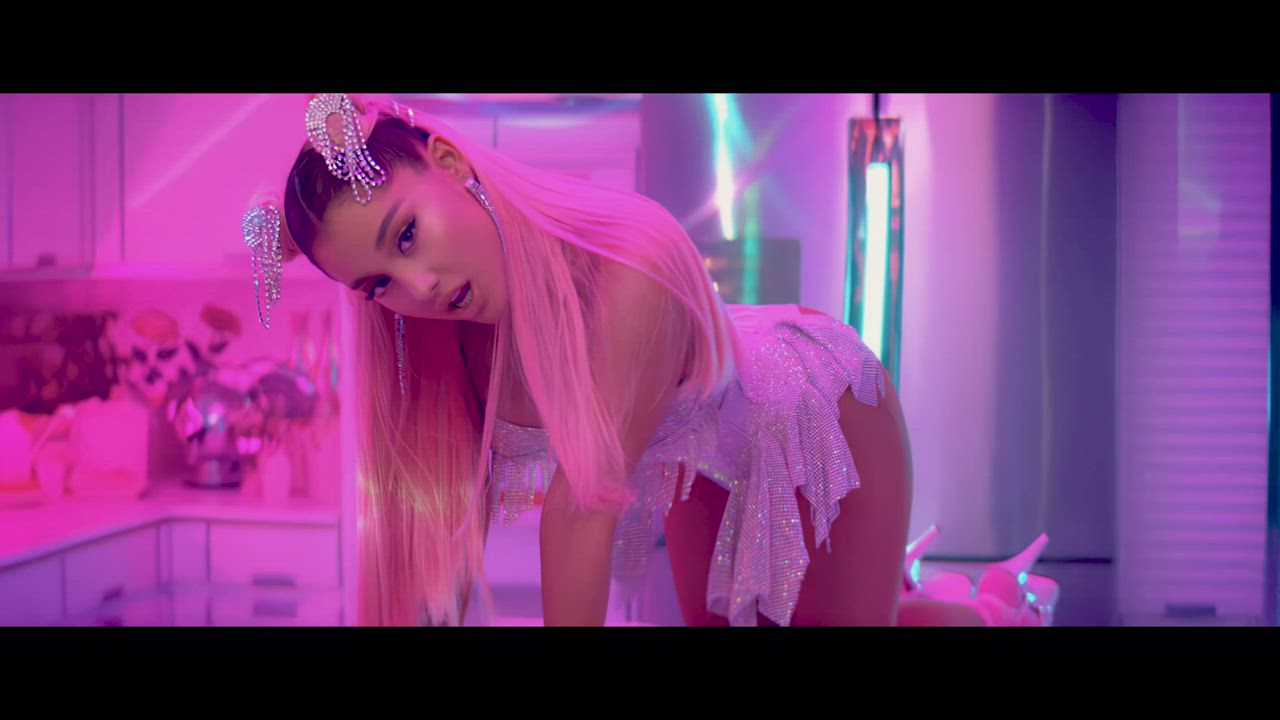 Ariana Grande’s petite body drains me all the time : video clip