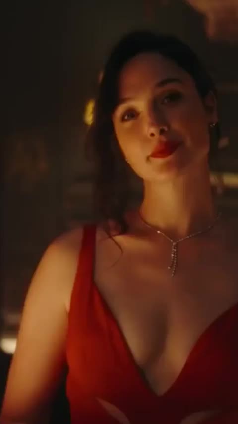 That smirk, that tight dress, that attitude and perky little tits Gal Gadot really is the hottest milf : video clip