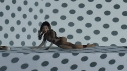 Wanna see tiny Ariana Grande in a big rough Fan-Gangbang : video clip