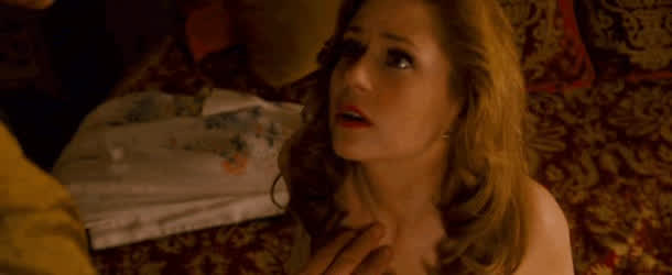 Jenna Fischer is waiting for you : video clip