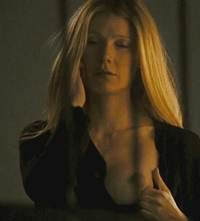 Gwyneth Paltrow nipple : video clip