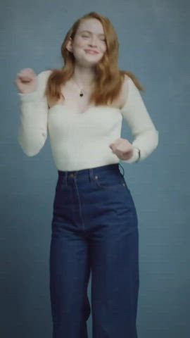 Sadie Sink doing her happy dance : video clip