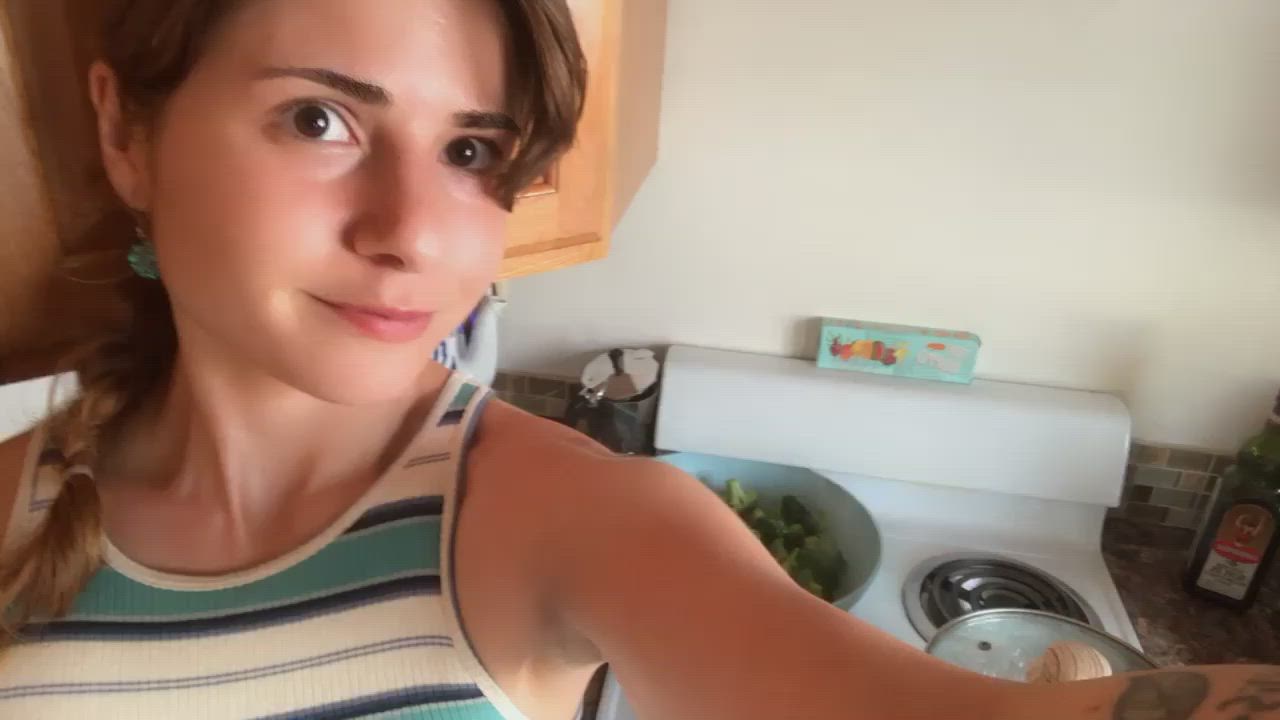 Do you like how I make dinner?🙈💕 : video clip