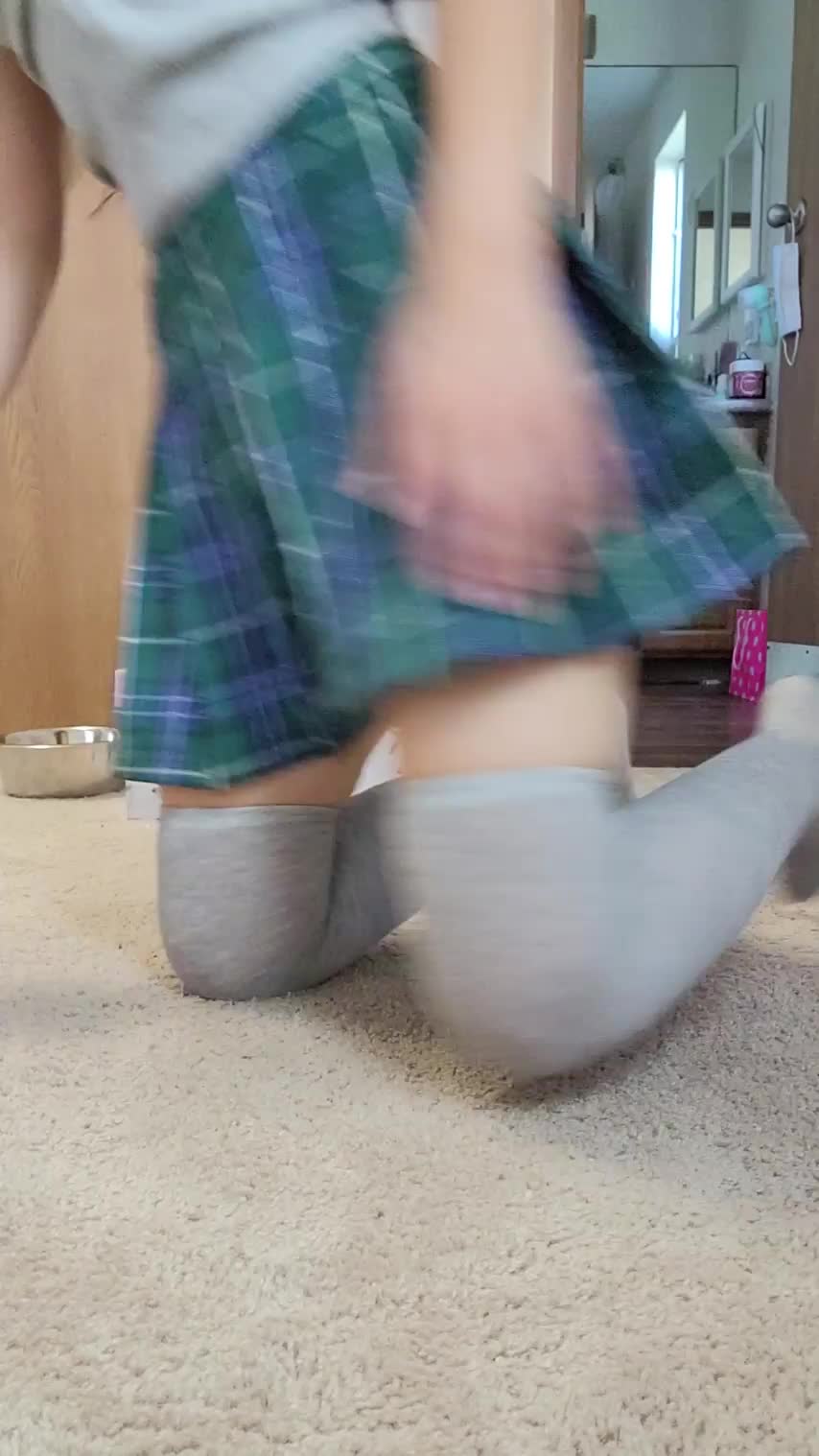 Let me give you a peek up my skirt 🥰 : video clip
