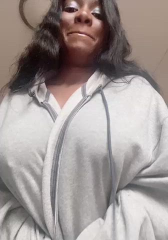 Big tits and big sweater : video clip