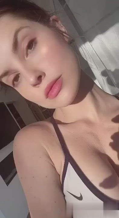 Amanda Cerny big tits : video clip